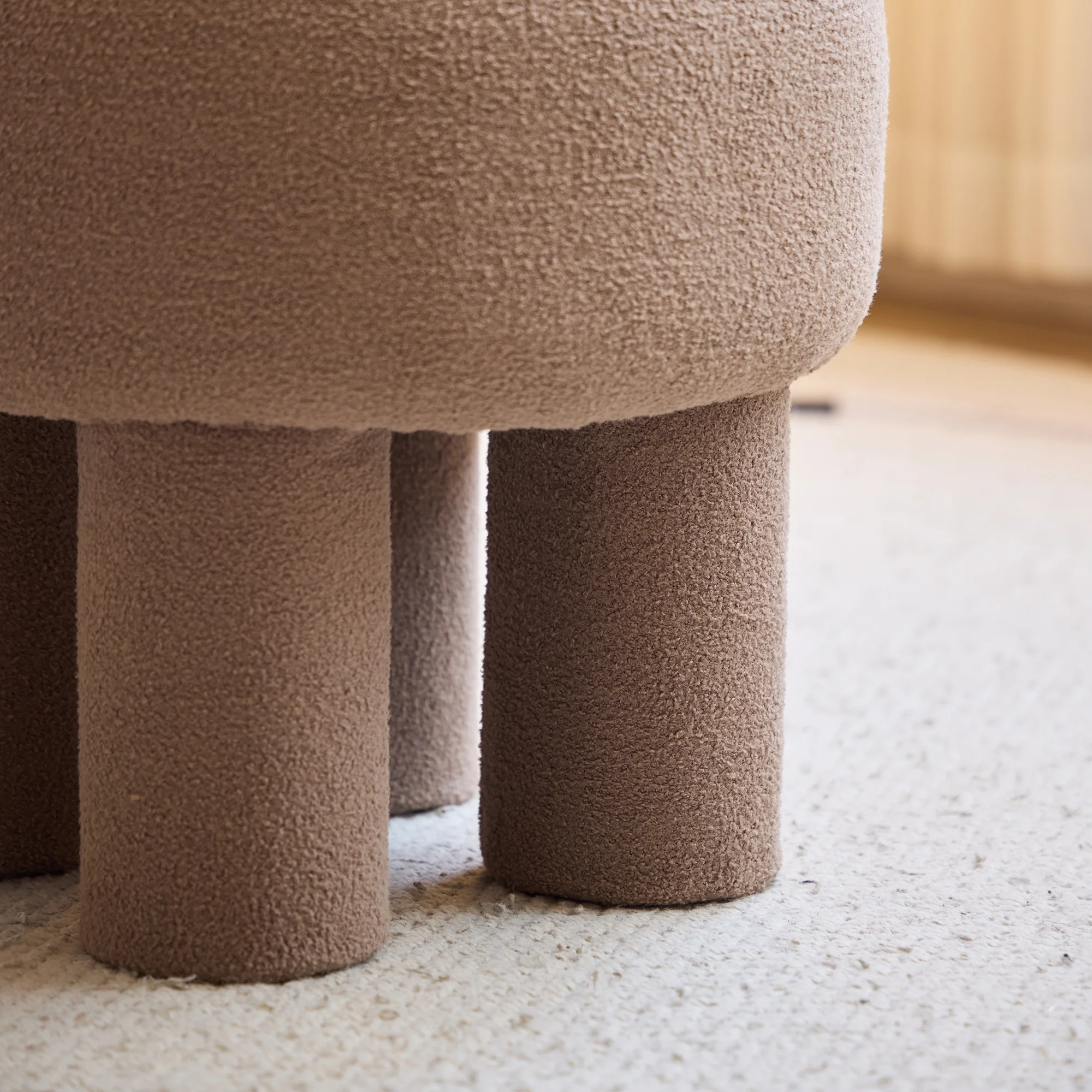 AHRUS - Pouf de salon scandinave en bouclette taupe - Image 5