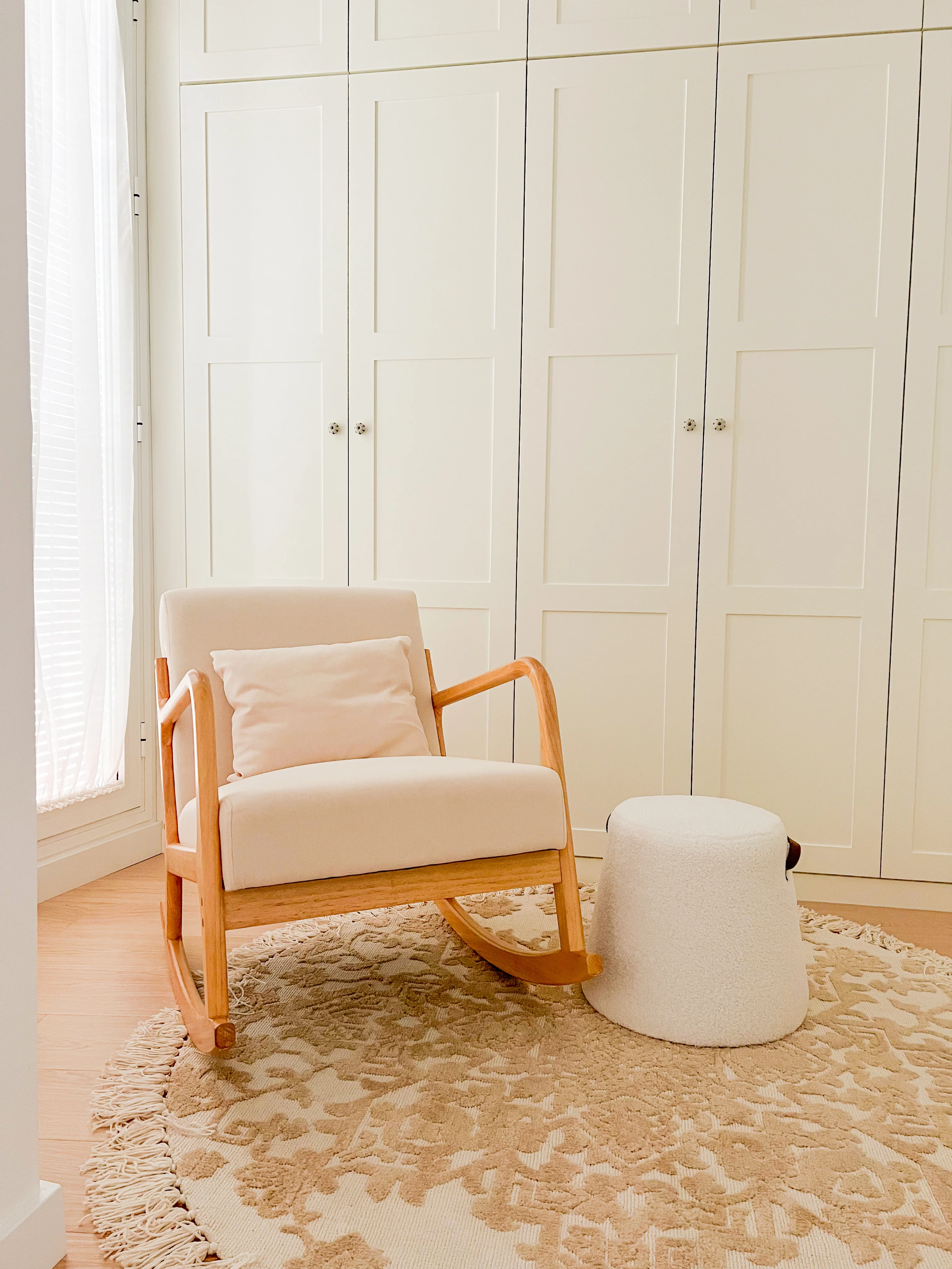 DIANA - Rocking chair en bois massif et tissu beige - Image 10