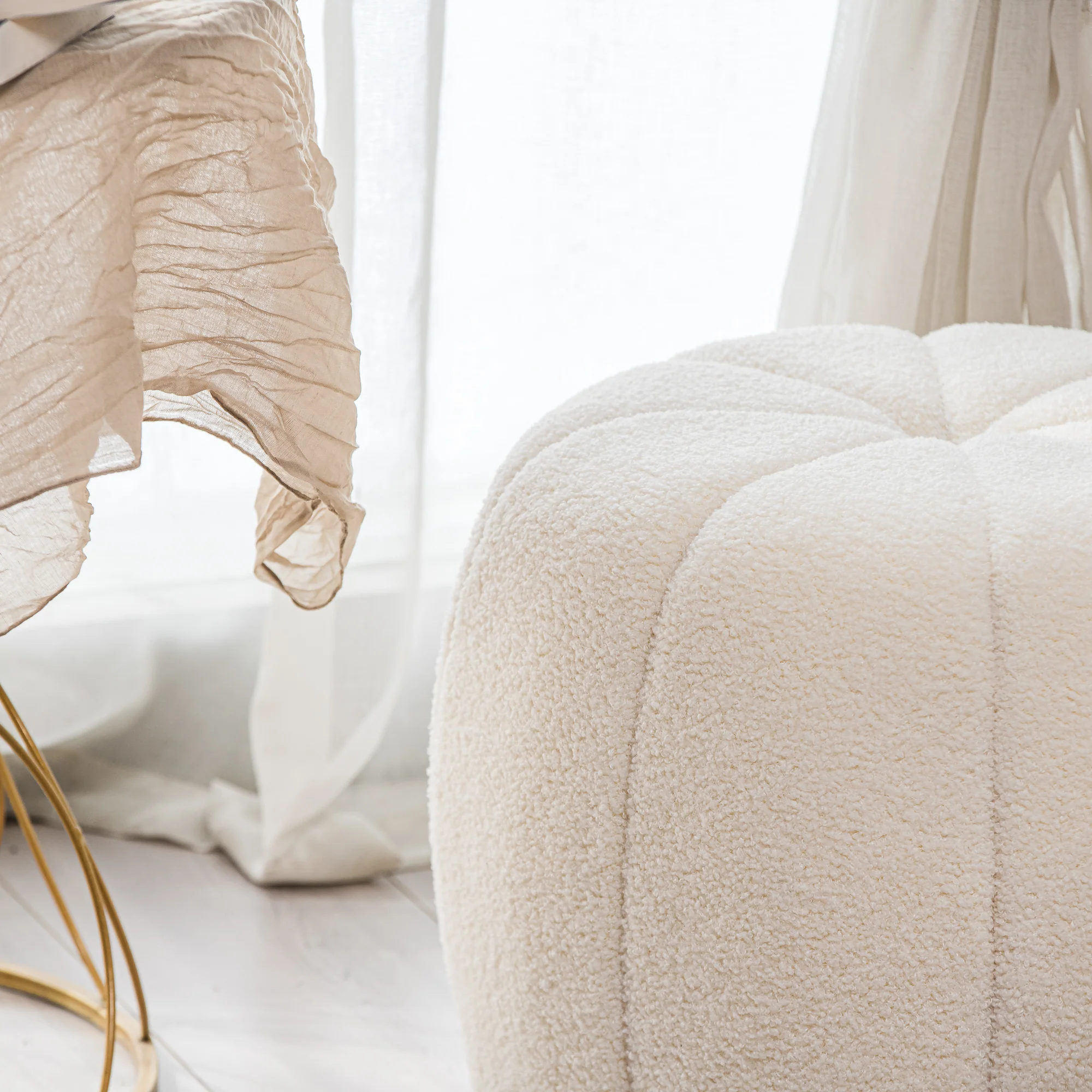 FJORD - Pouf en bouclettes blanches avec rayures - Image 4