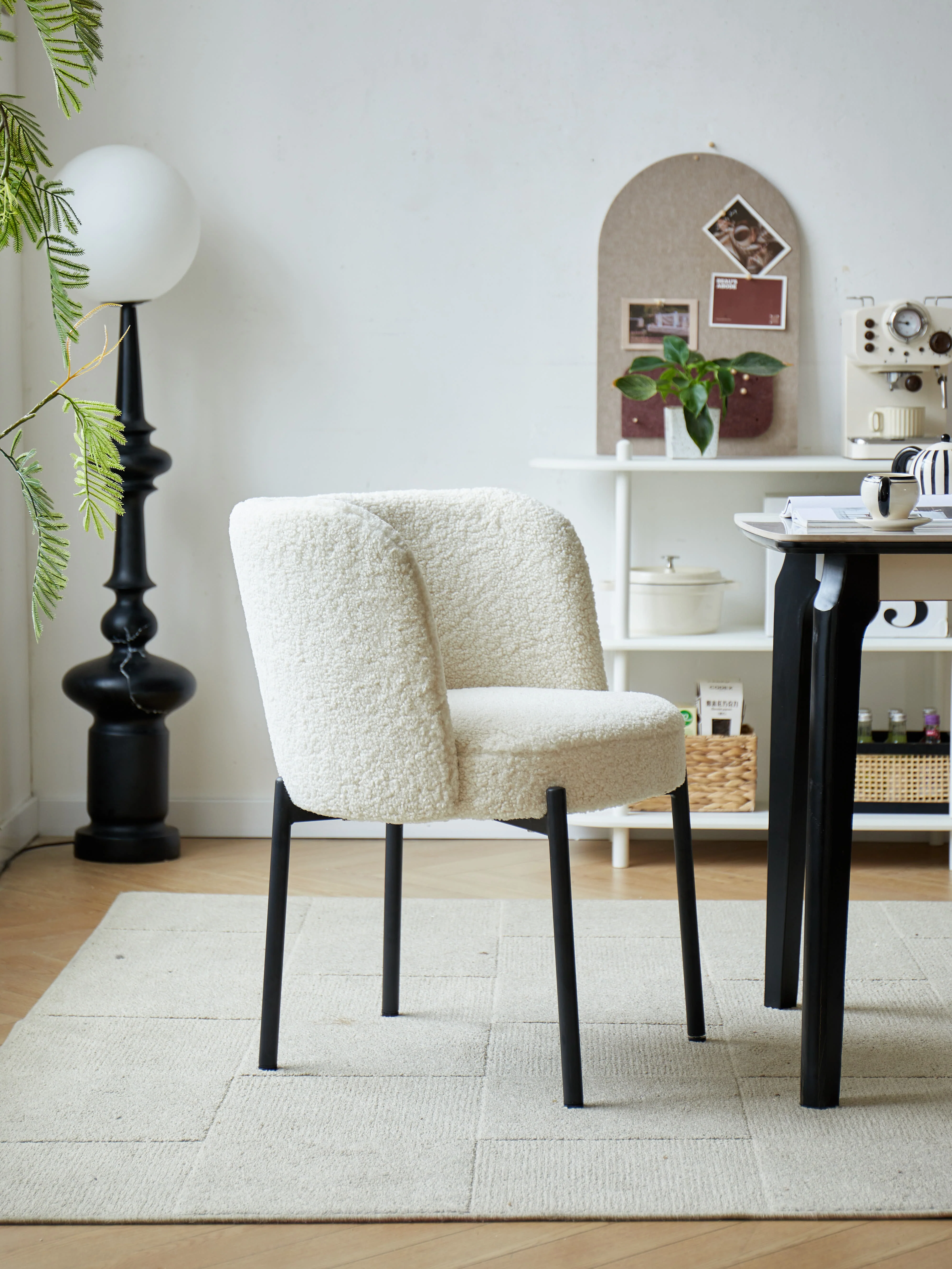 GRIMSTAD - Lot de 2 chaises scandinaves en métal et bouclettes blanches - Image 2