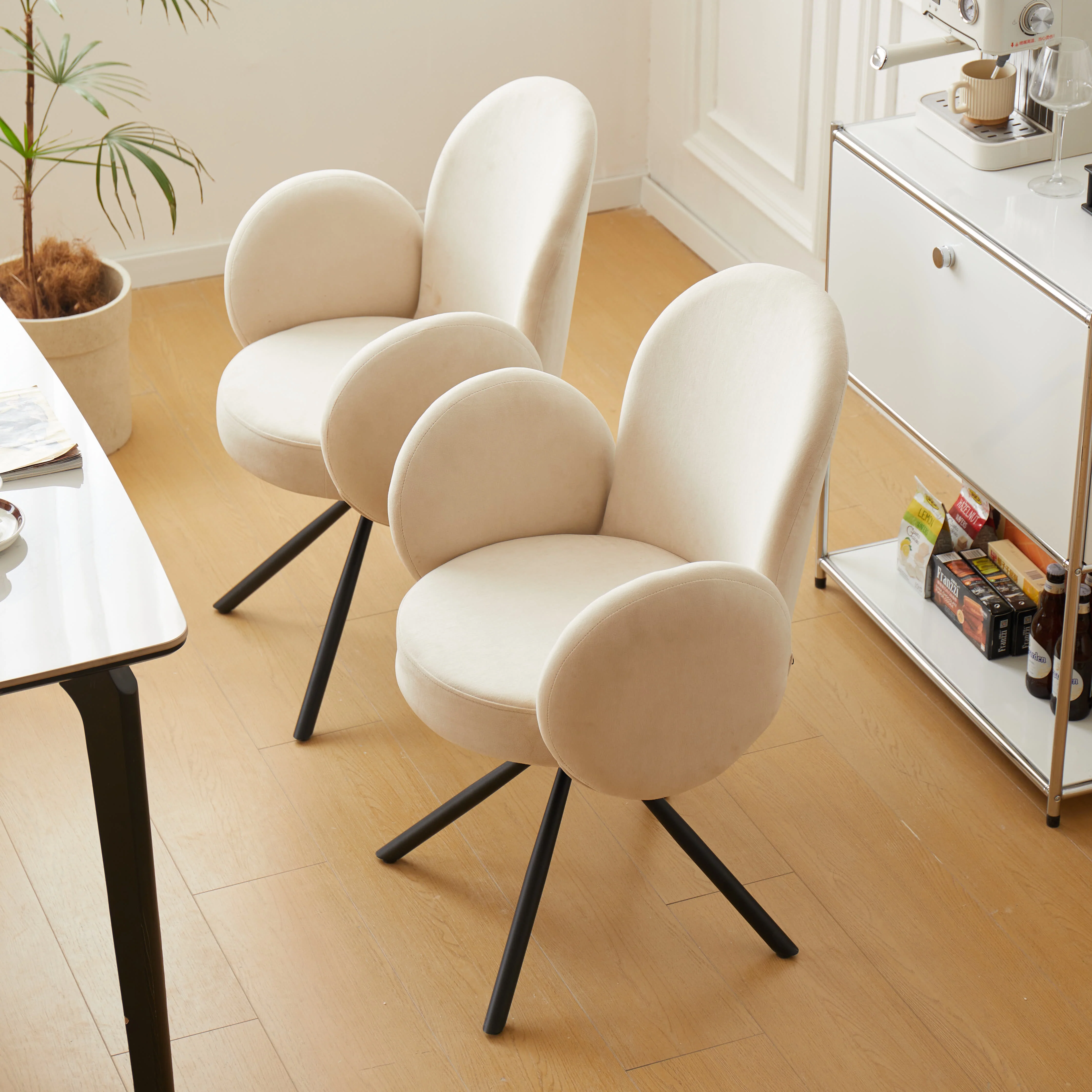 HELSINKI - Lot de 2 chaises swivel rotatives en velours beige et metal - Image 2