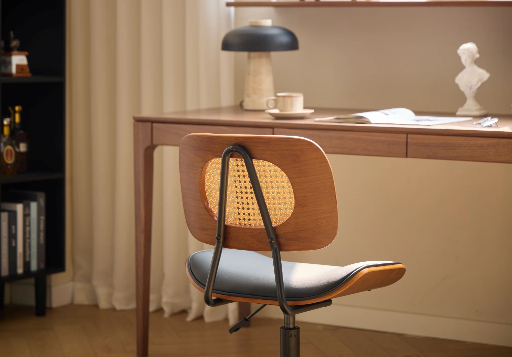 HERNING - Chaise de bureau en bois et cannage - Image 7