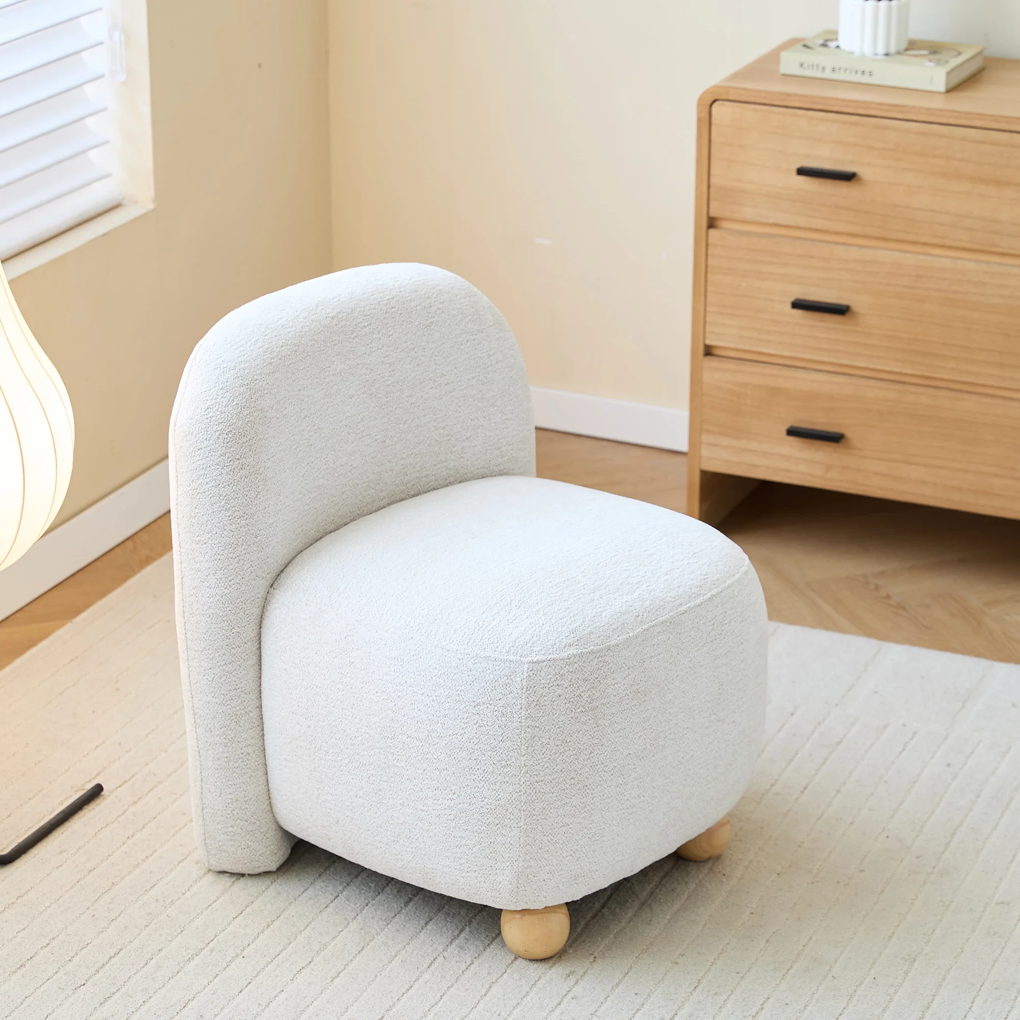 KOKKOLA - Fauteuil de salon en bois massif et tissu beige - Image 8