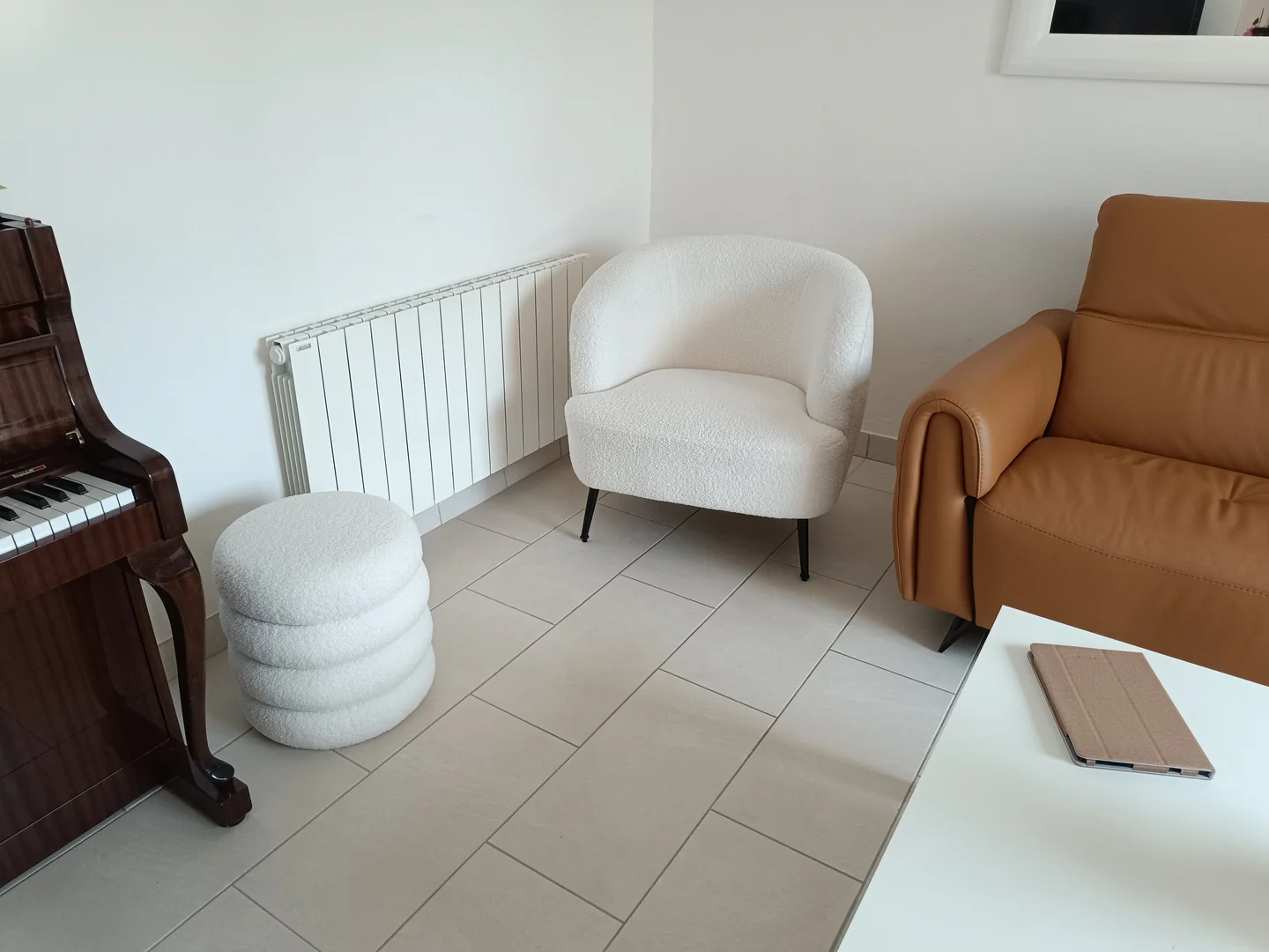 KORGEN - Fauteuil de salon en métal et bouclettes blanches - Image 7