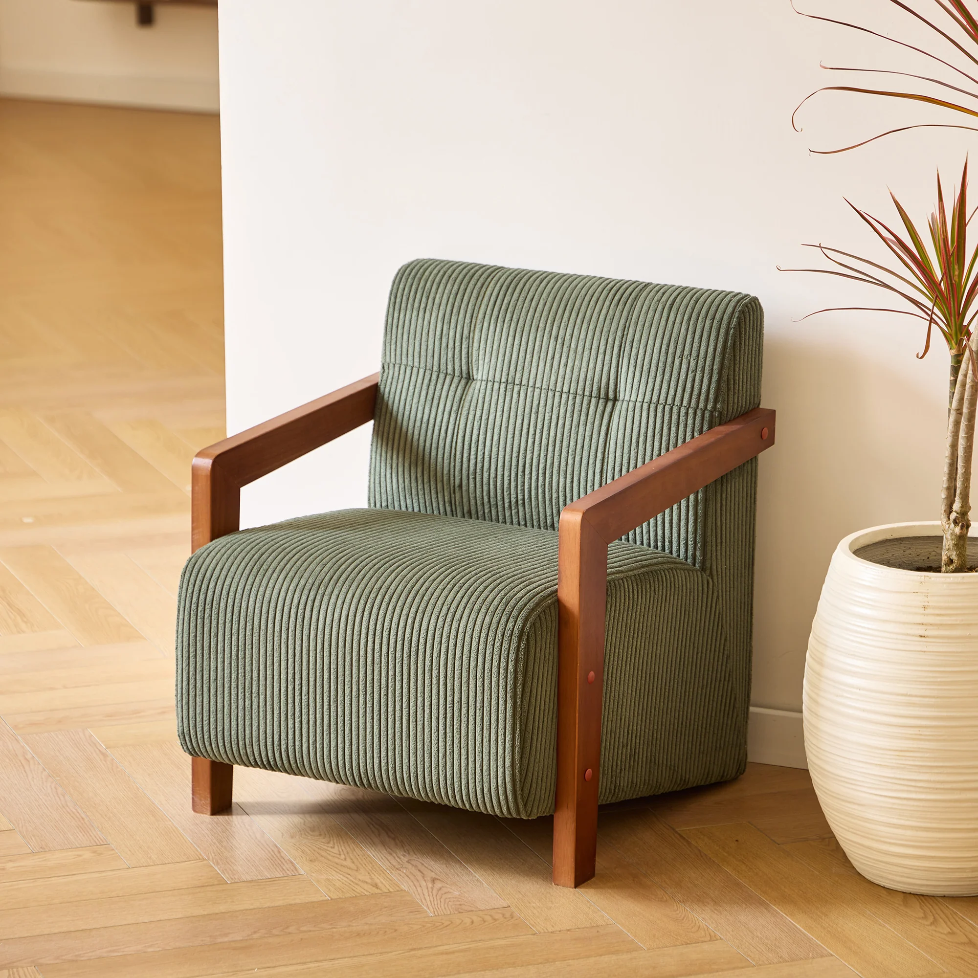 LERWICK - Fauteuil de salon en bois massif et velours côtelé vert - Image 7