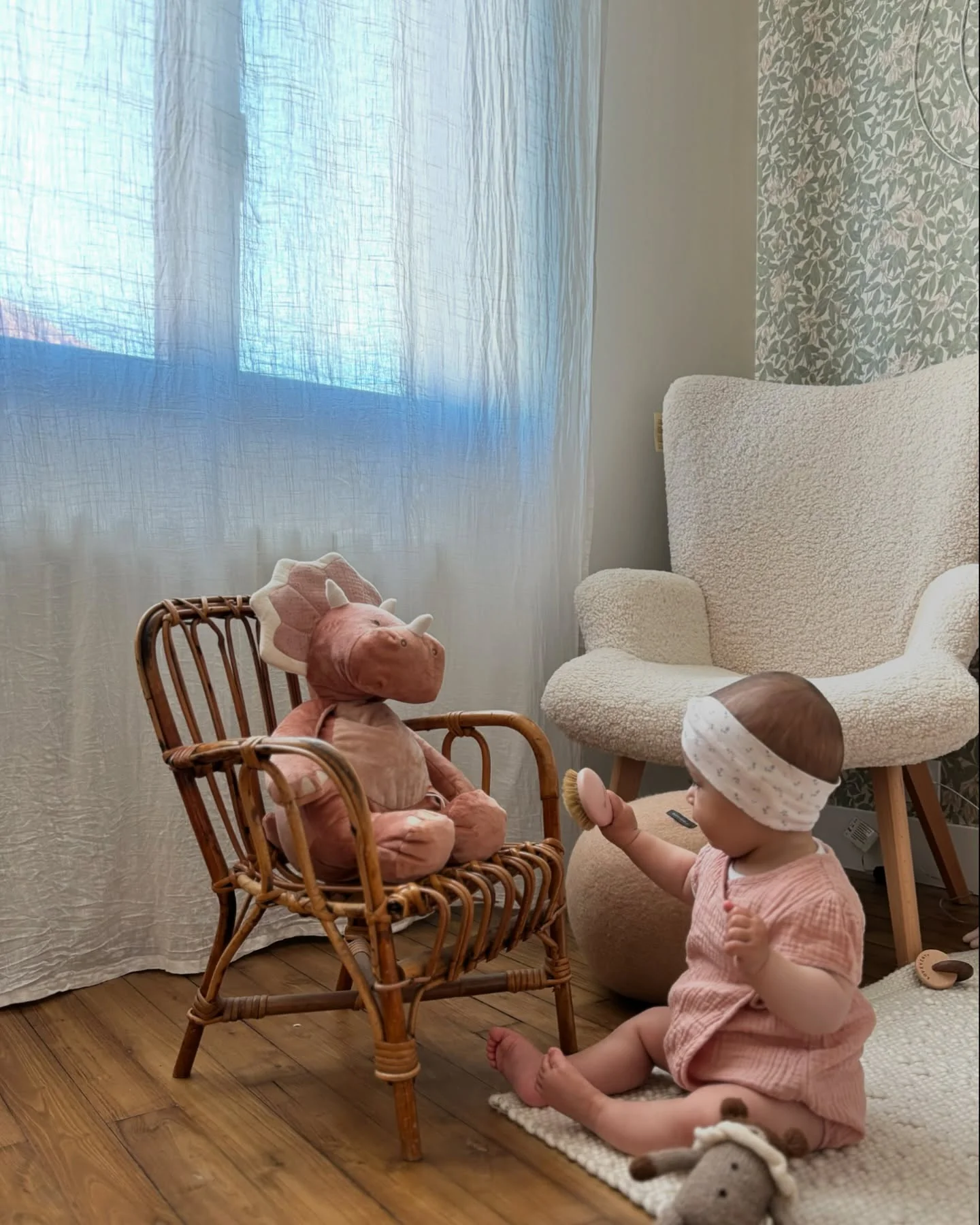 MALMO - Fauteuil de salon en bois massif et bouclettes blanches - Image 5