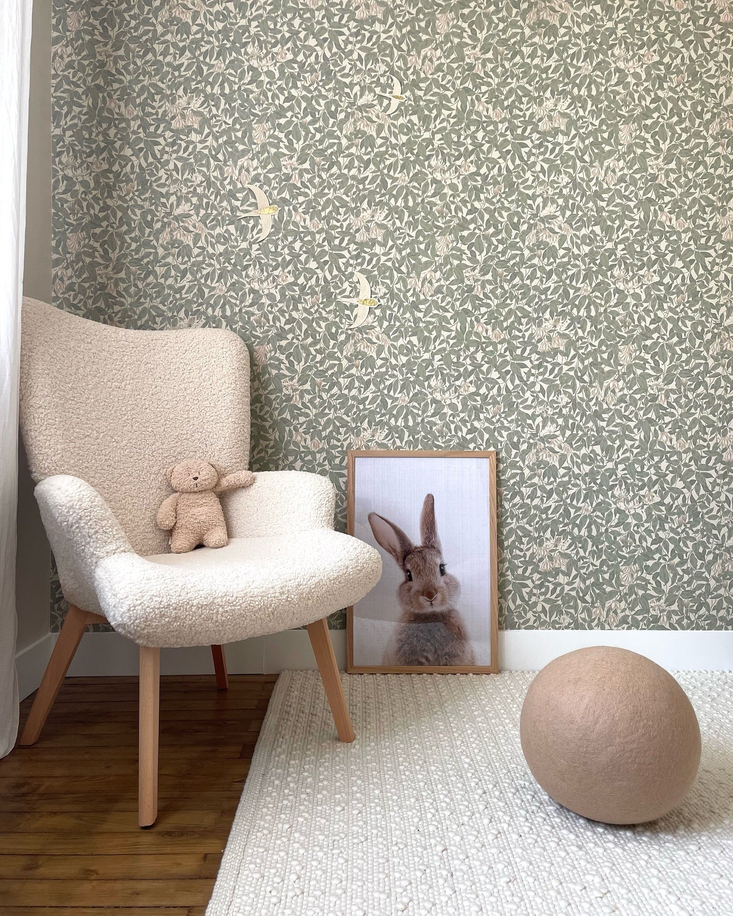 MALMO - Fauteuil de salon en bois massif et bouclettes blanches - Image 7