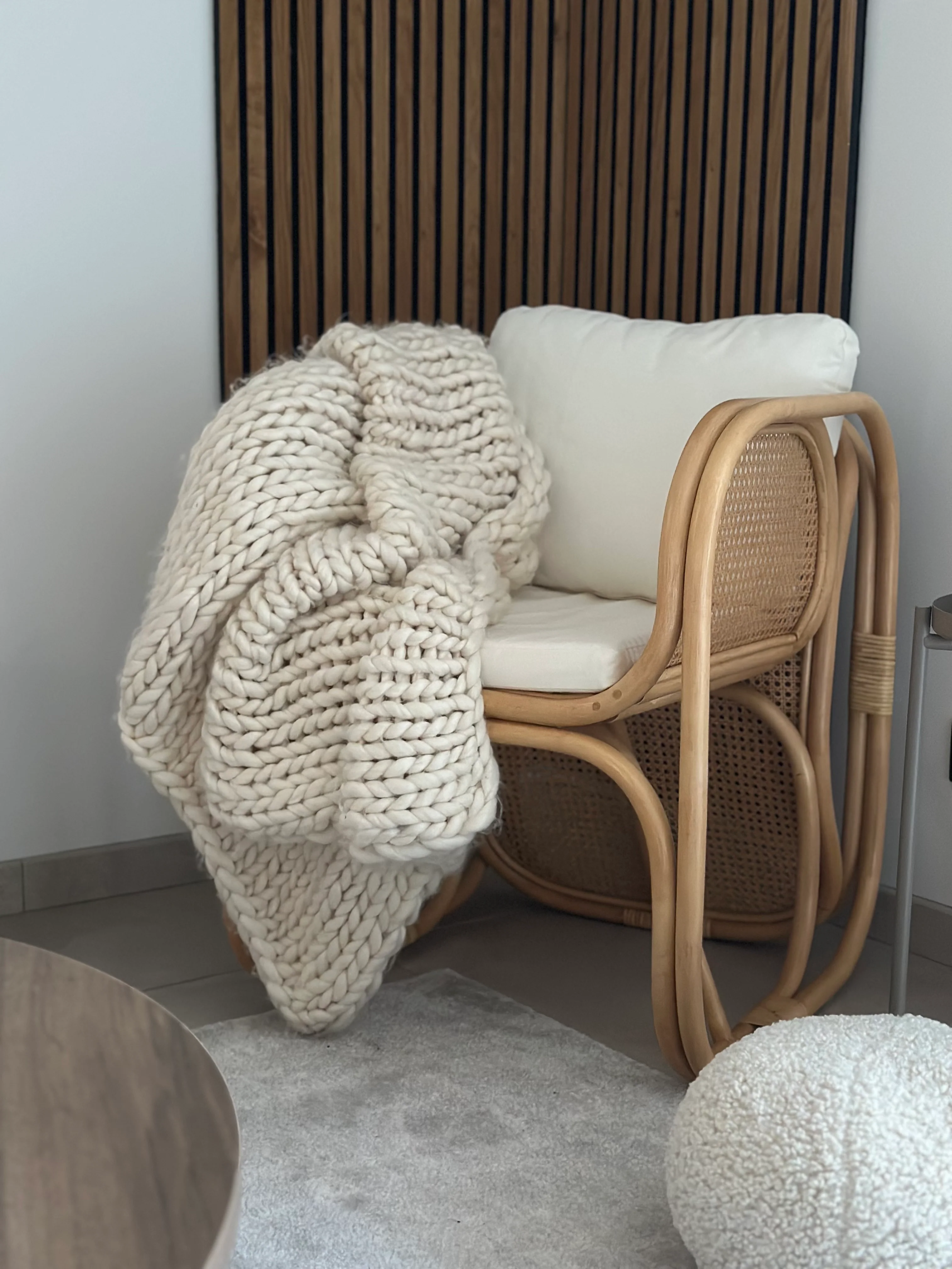 MOROTAI - Fauteuil en rotin naturel et tissu beige - Image 7