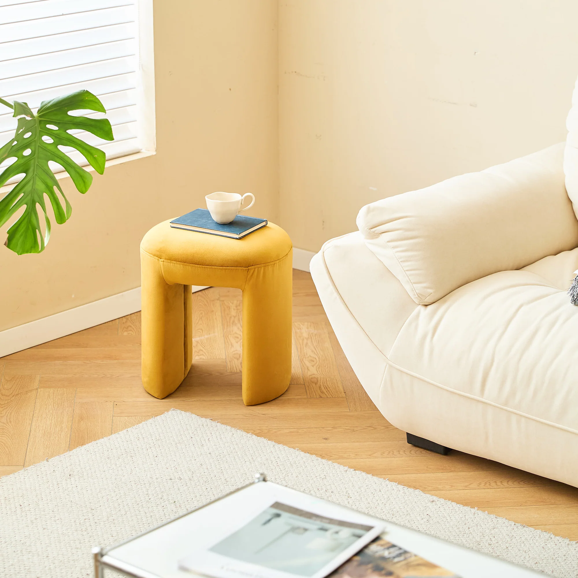 NAGA - Pouf en velours jaune - Image 3