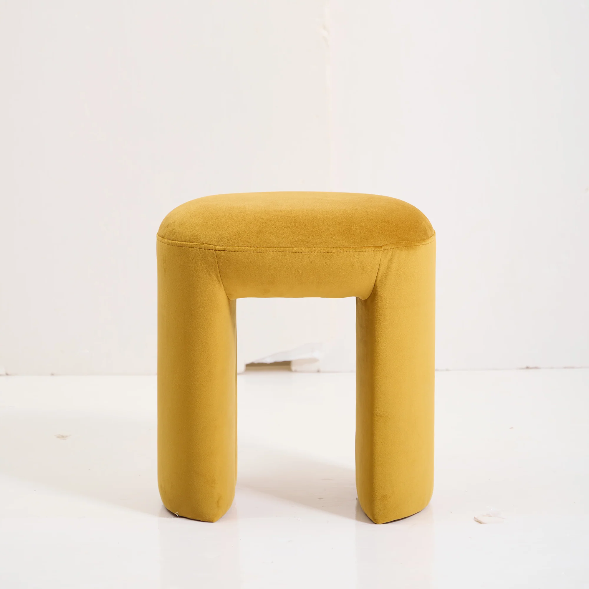 NAGA - Pouf en velours jaune - Image 9