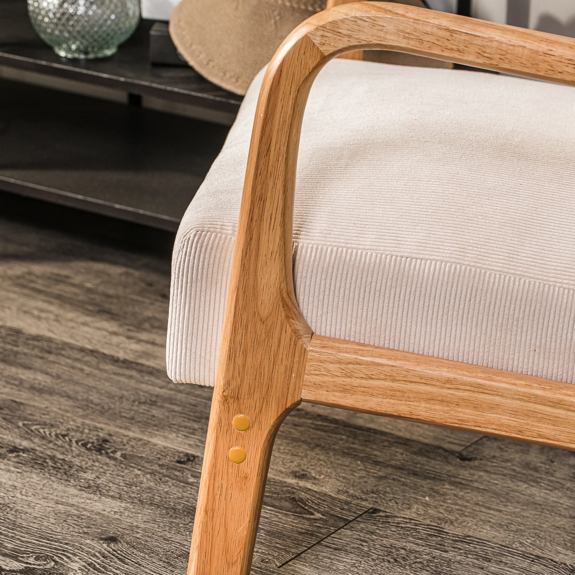 OHAMA - Fauteuil de salon en bois massif et velours côtelé beige - Image 3