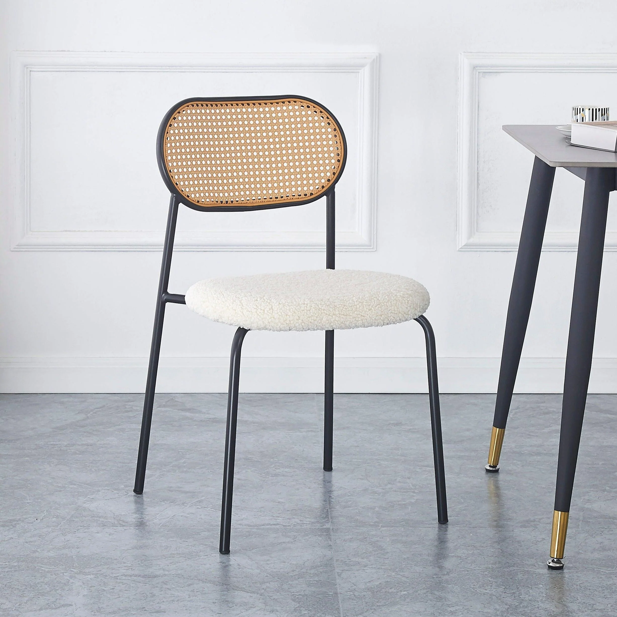 OREBRO - Lot de 2 chaises en métal et cannage avec assise en bouclettes blanches - Image 2