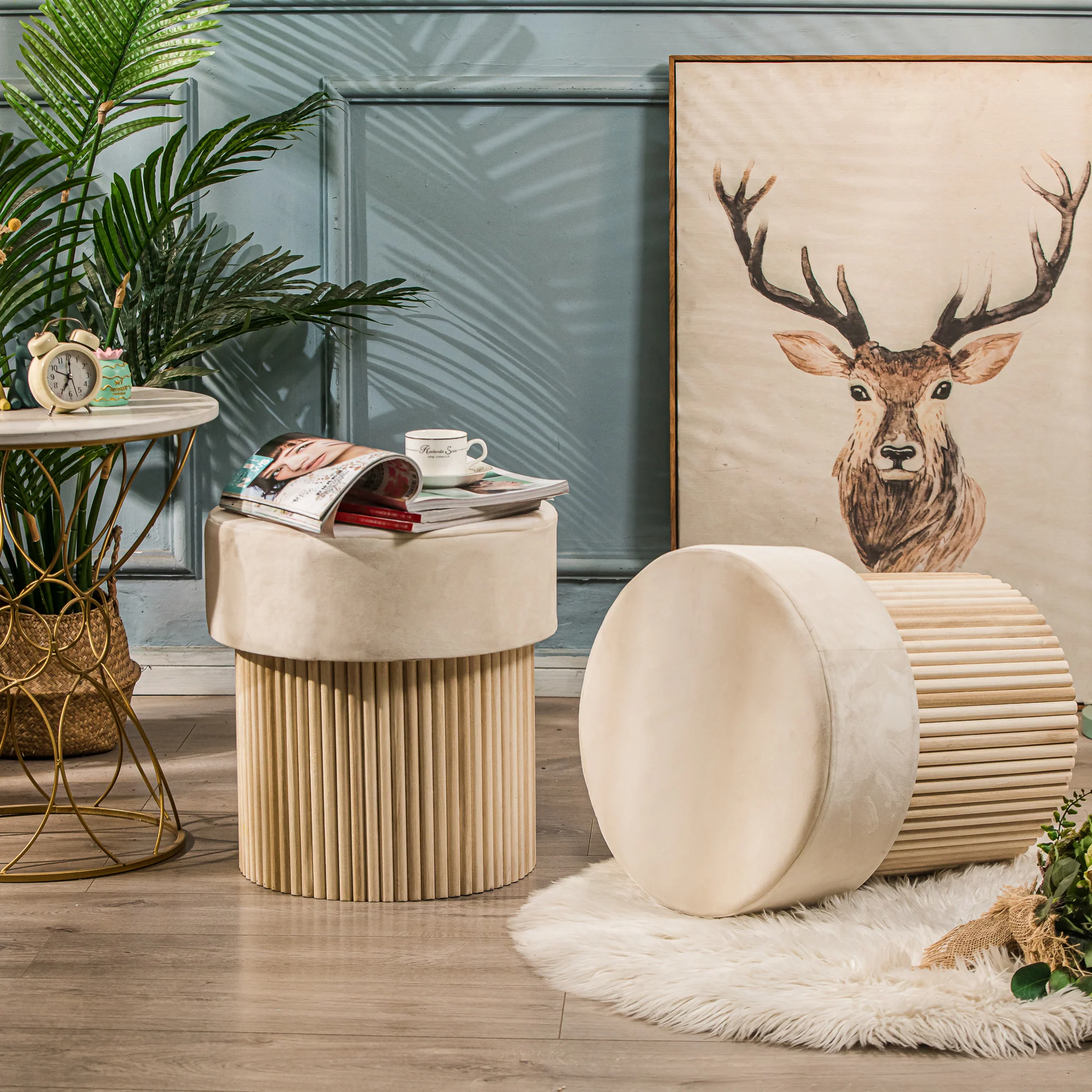OTSU - Pouf en velours beige et base en bois - Image 3