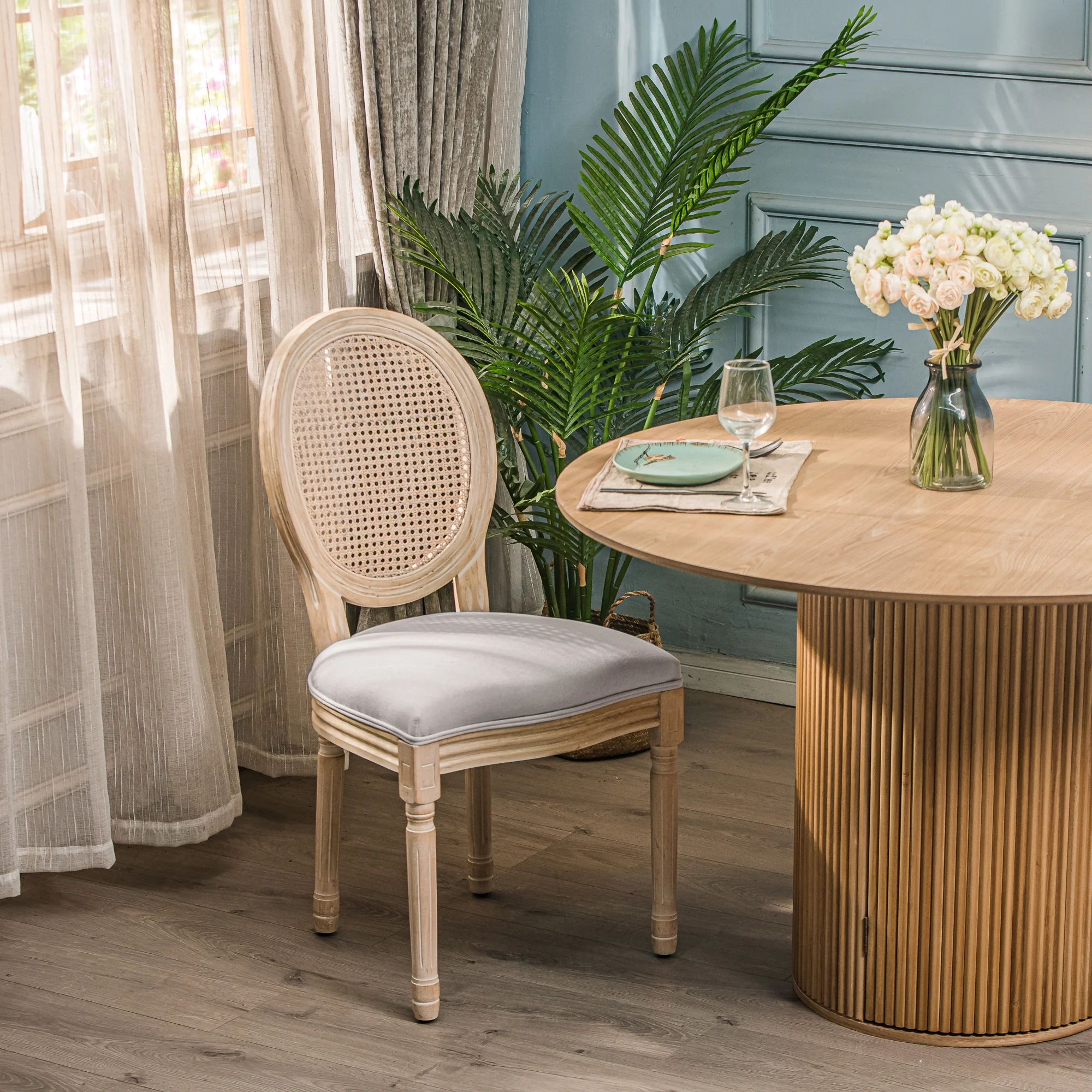 RICHELIEU - Lot de 2 chaises en bois et cannage avec assise en tissu gris clair - Image 3