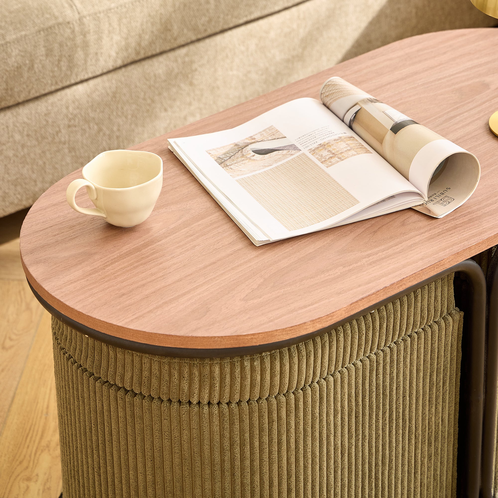 SENJA - Set d'une table basse en bois et 2 poufs en velours côtelé vert - Image 8