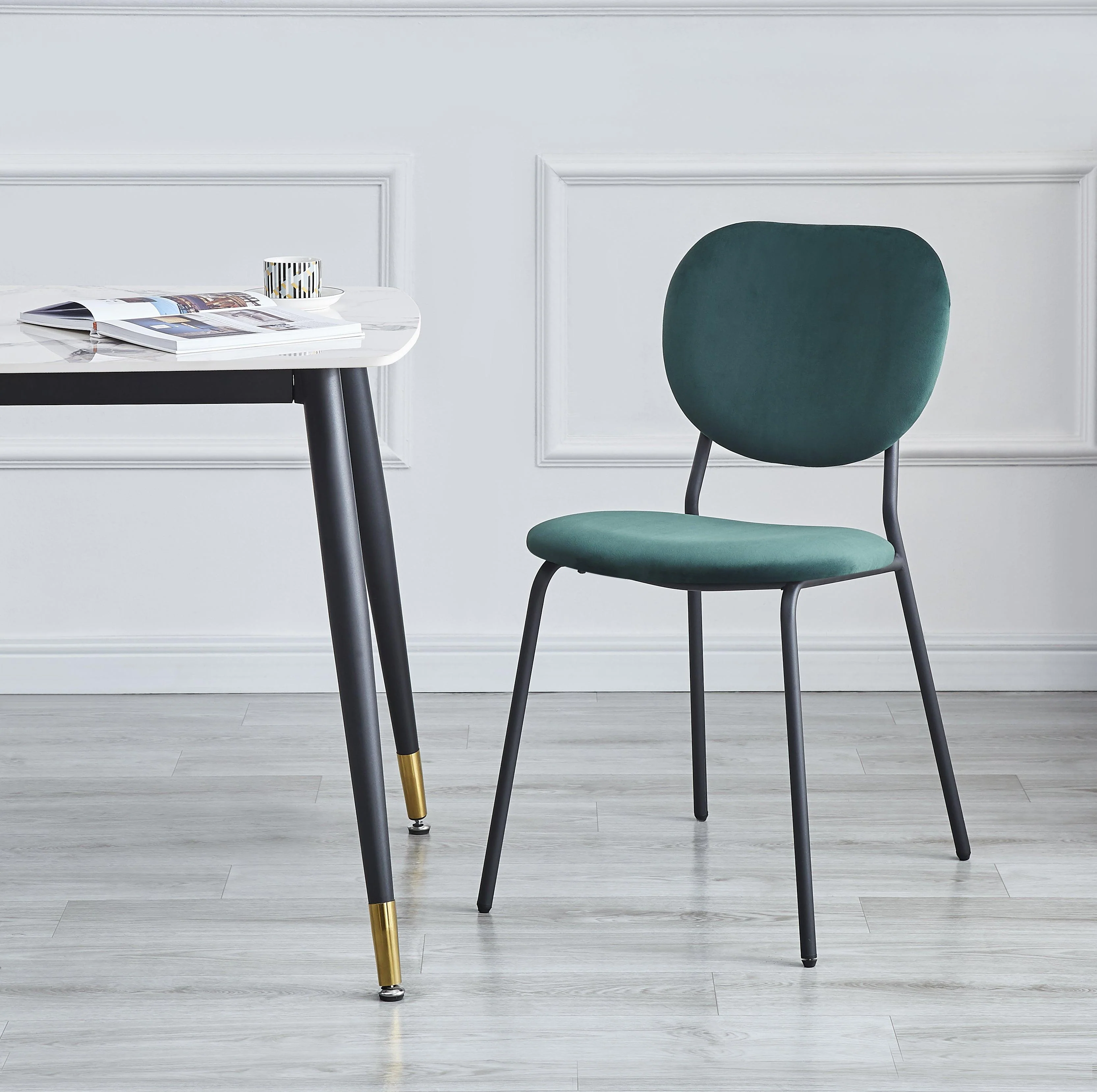 SUZUKA - Lot de 2 chaises scandinaves en métal et velours vert - Image 2