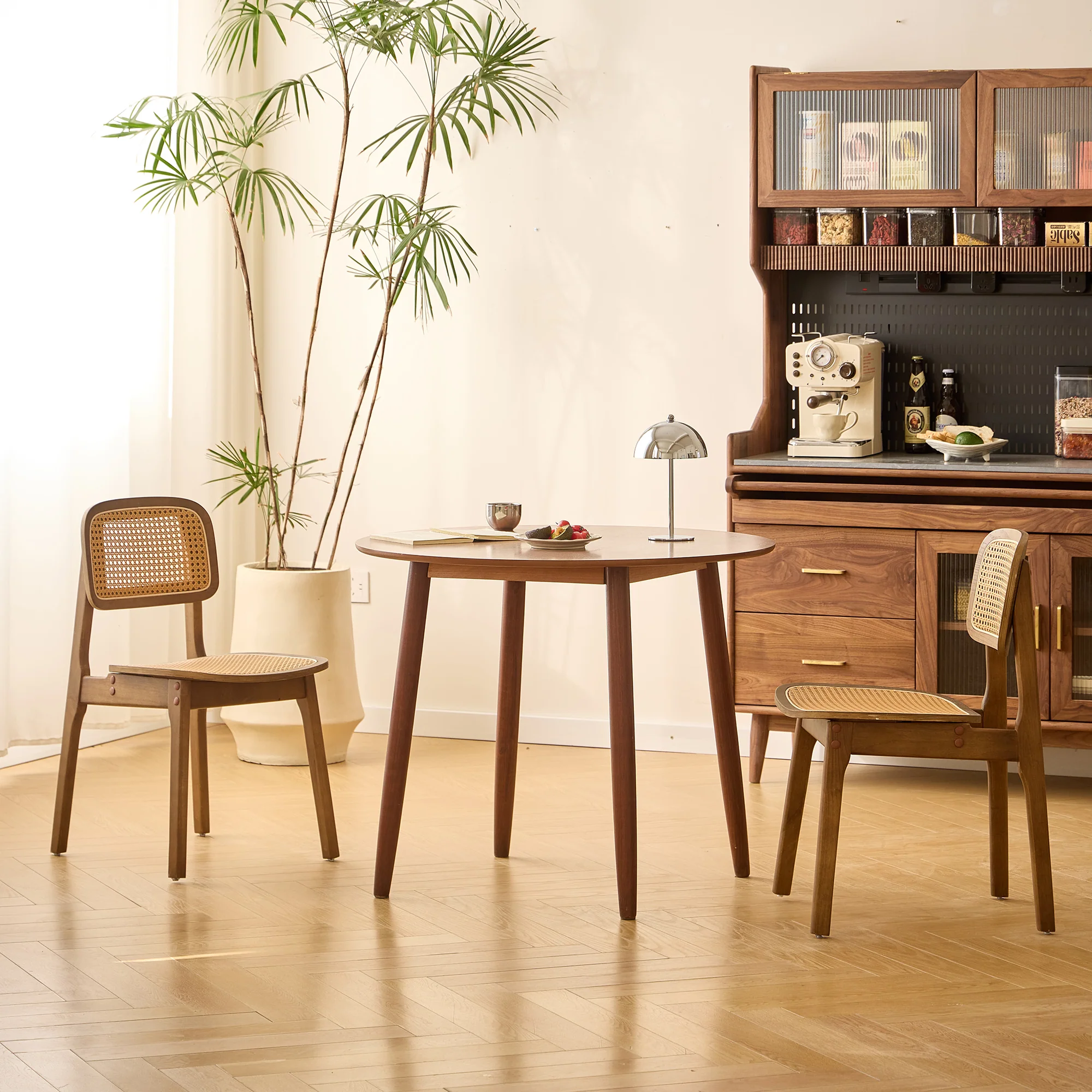 TRADITION - Table a manger ronde 4 personnes en pin massif D90 finition noyer - Image 7