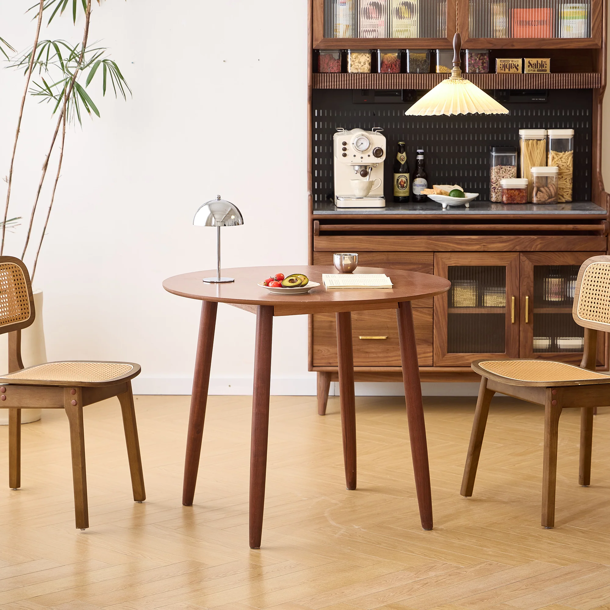 TRADITION - Table a manger ronde 4 personnes en pin massif D90 finition noyer - Image 8