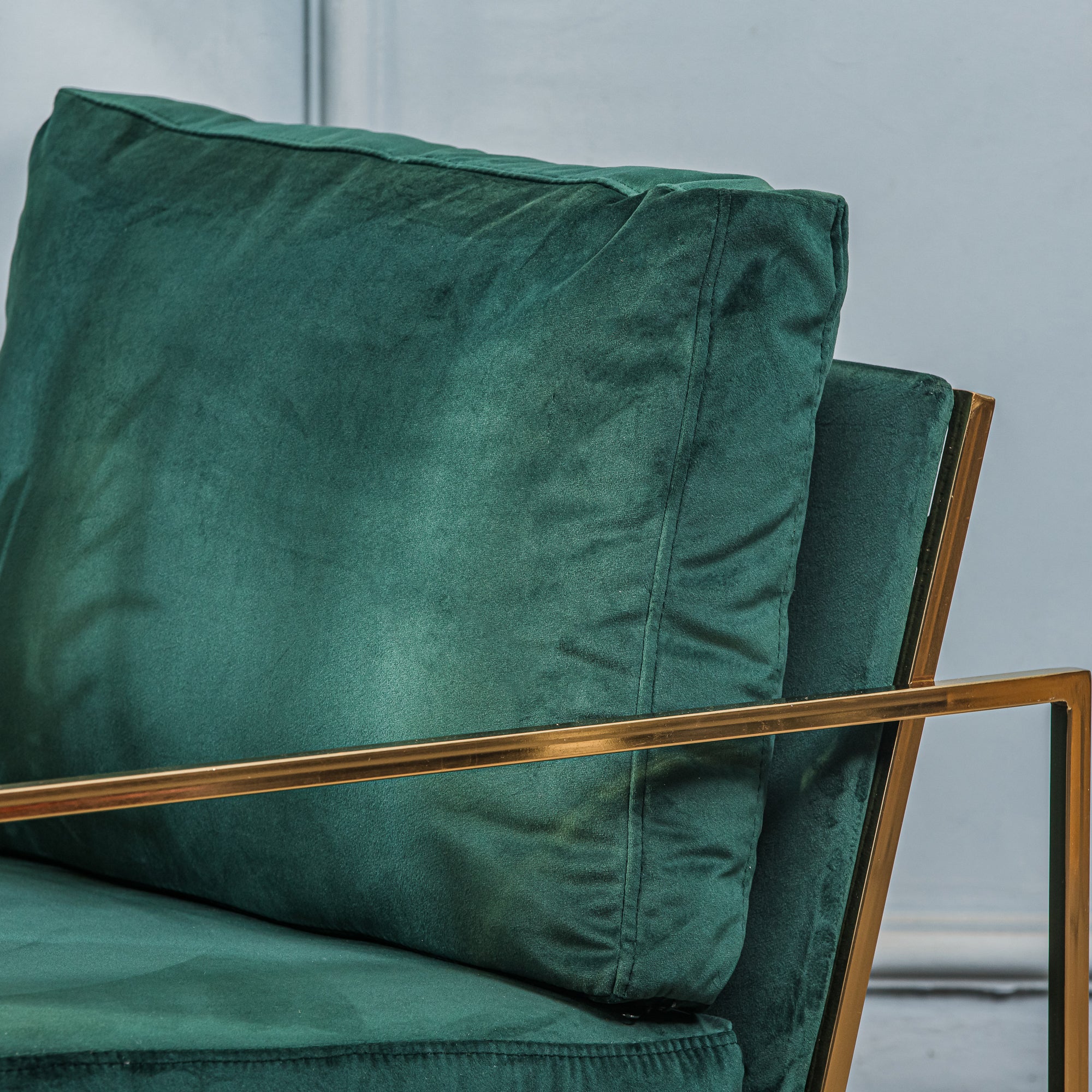 VIBORG - Fauteuil de salon en métal et velours vert - Image 7