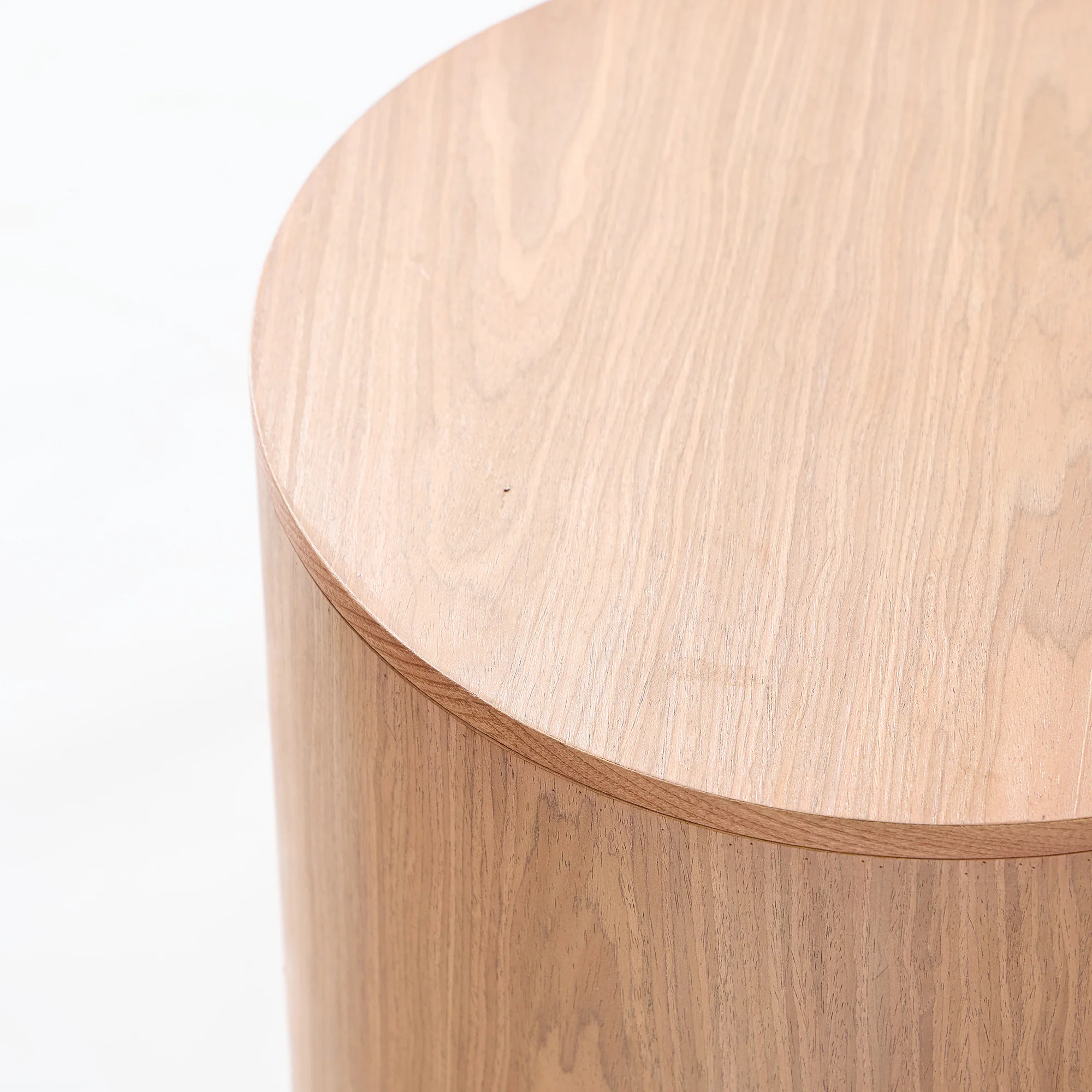 YATOMI - Set de 2 tables basses rondes en bois massif foncé avec rangement - Image 7